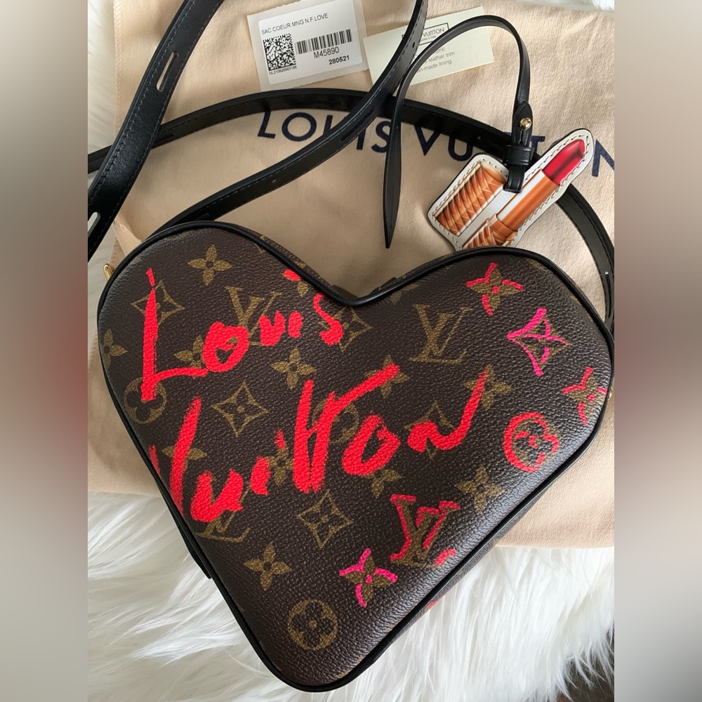 Brand New Louis Vuitton Limited Edition Fall in Love Sac Coeur Heart Bag
